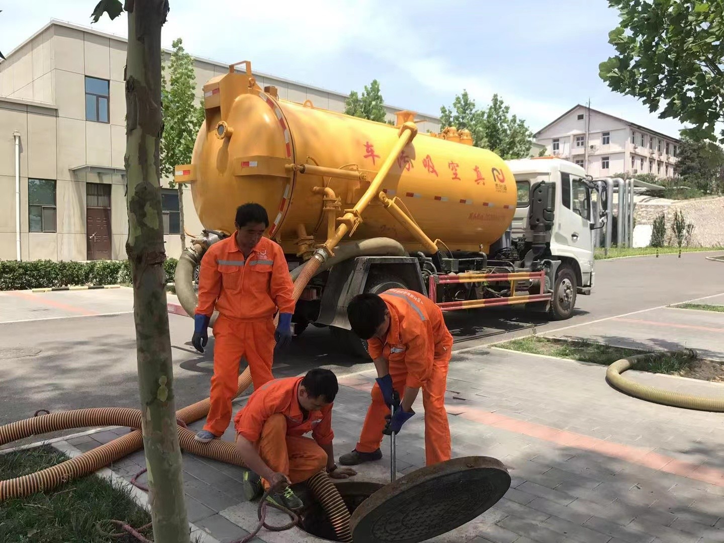 彬县化粪池清理与5-8吨吸粪车施工效率分析